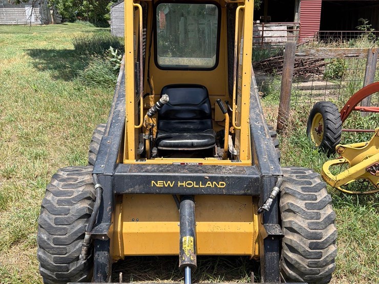 new-holland-l553-image-2