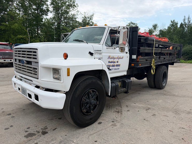 ford-f700-image-1