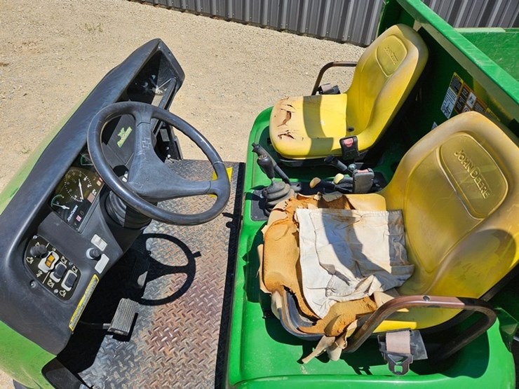 2016-john-deere-gator-image-23