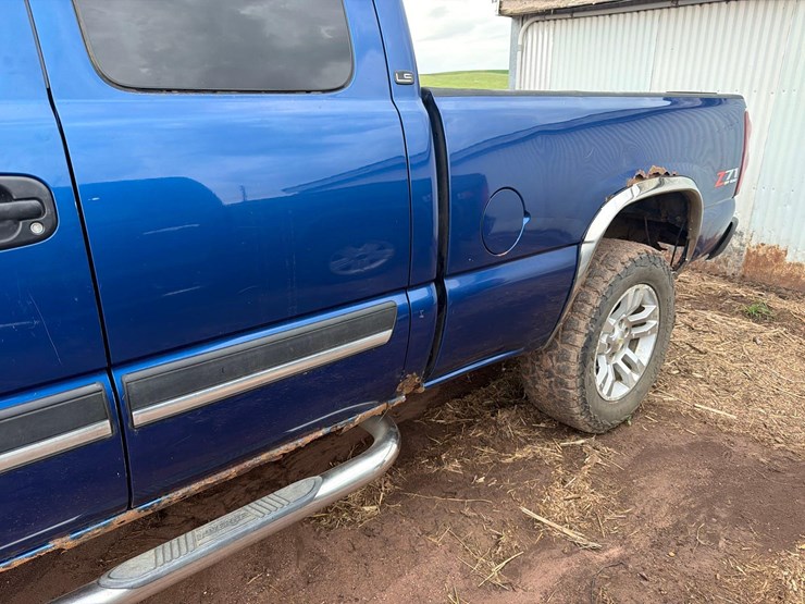 2003-chevrolet-k1500-image-21