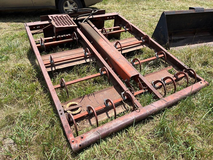 new-holland-l553-image-8
