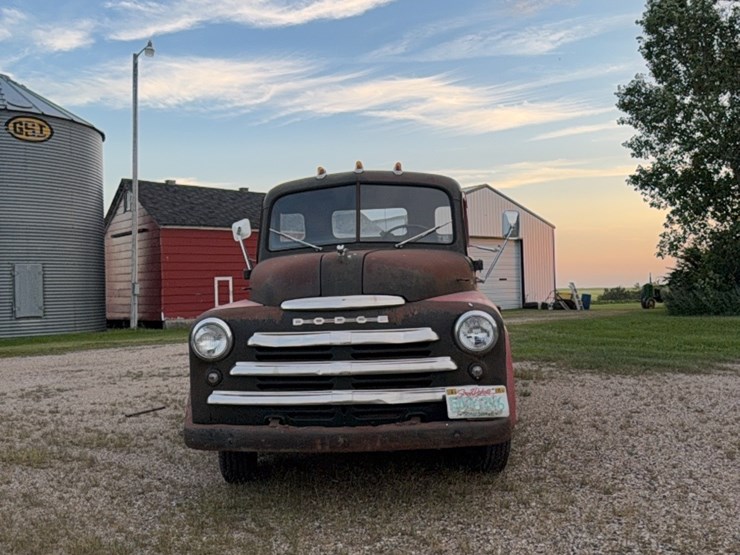 1948-dodge-one-ton-with-flatbed-image-12
