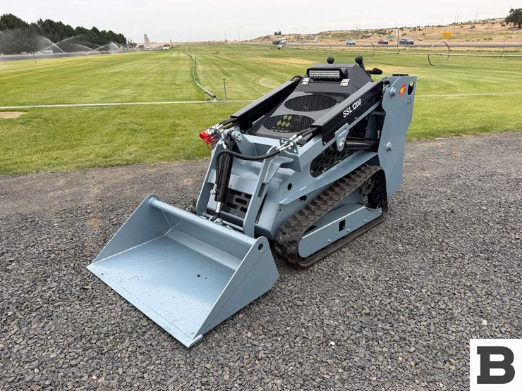 2026-ssl1200-mini-skid-steer-image-1