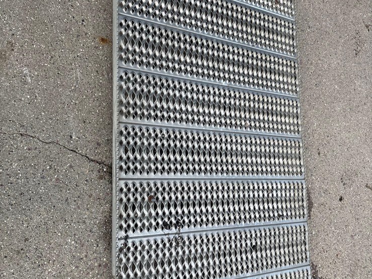 aluminum-semi-deck-plate/with-mounting-brackets-image-4