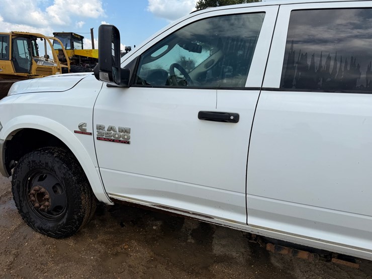 2014-dodge-3500-image-22