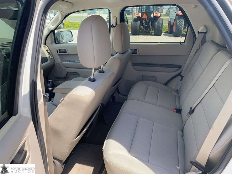 2011-ford-escape-image-13