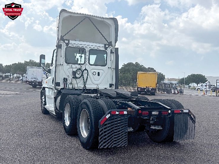 2019-freightliner-cascadia-125-evolution-image-2