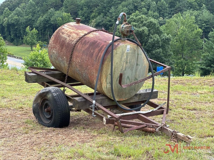 towable-fuel-tank-w/-hand-pump-&-hose-image-1