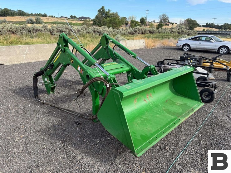 2019-john-deere-520m-image-7