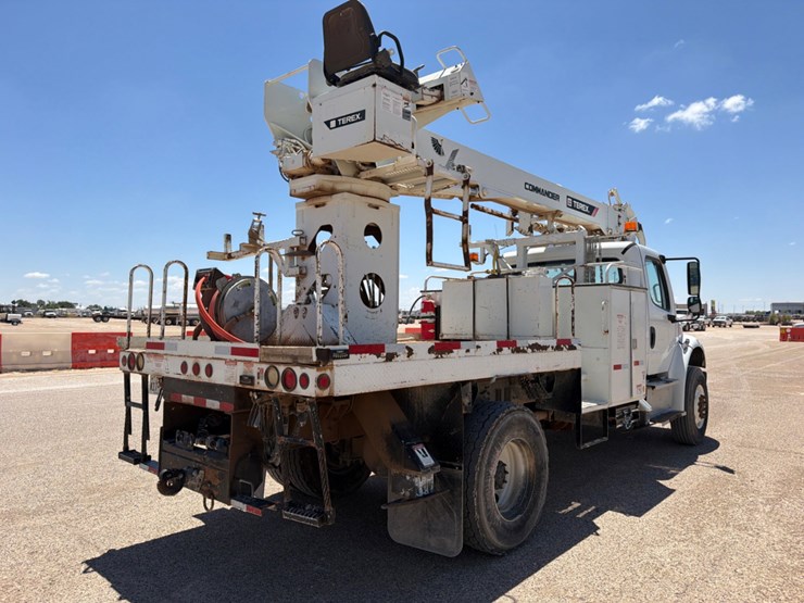 2017-freightliner-m2-106-image-6