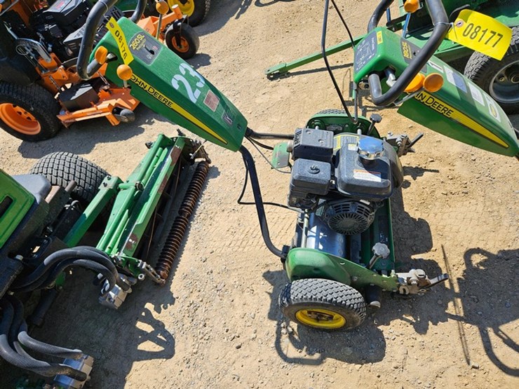 john-deere-220-image-6