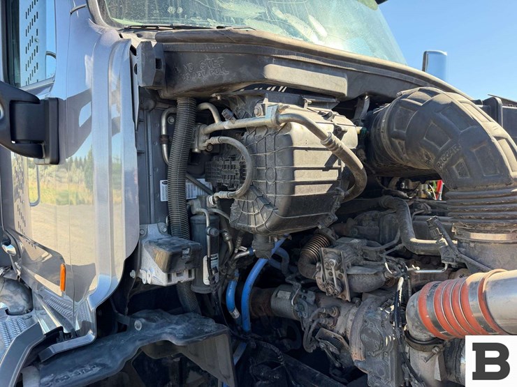 2016-peterbilt-579-image-45
