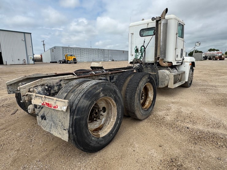 1996-freightliner-fld120-image-5