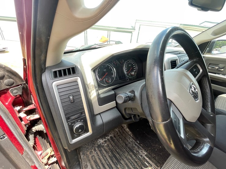 2011-dodge-1500-image-46