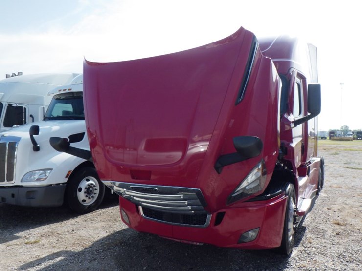 2021-freightliner-cascadia-126-image-23
