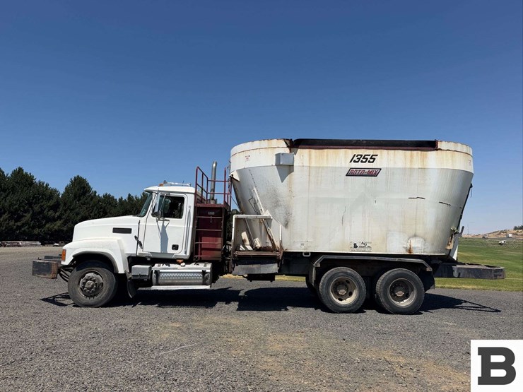 2002-mack-ch613-image-2