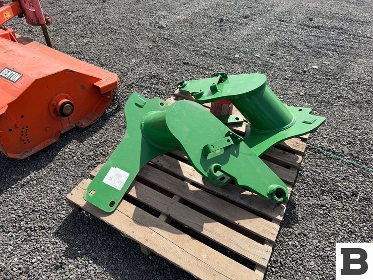 2015-john-deere-5e-tractor-loader-frame-mounts-image-3
