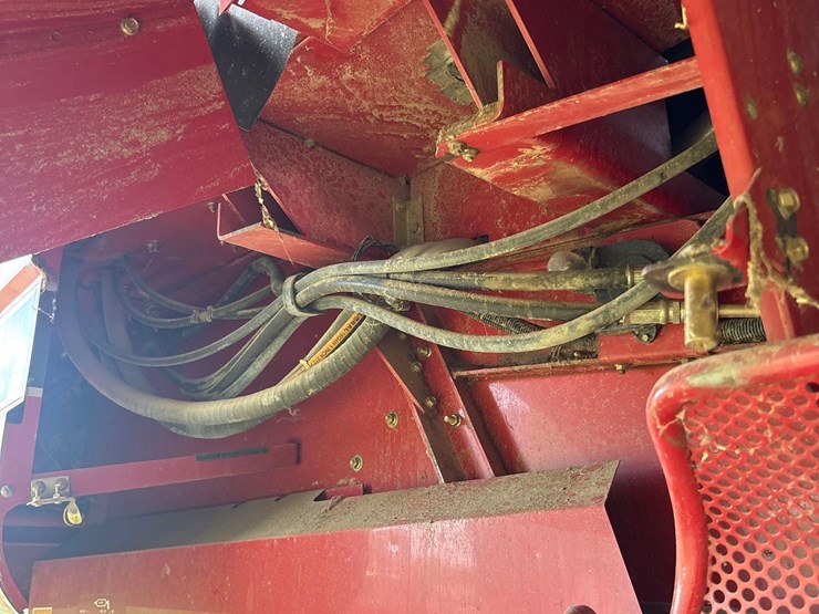 2006-international-2388-axle-flow-combine-image-53