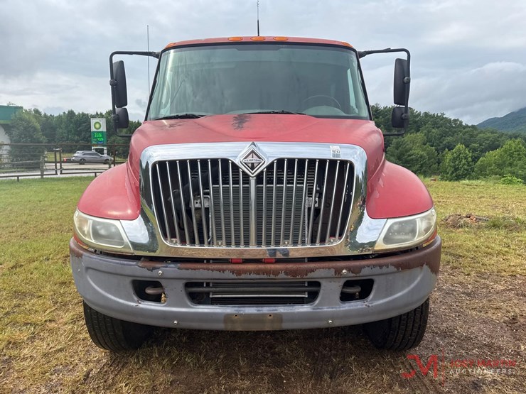 2004-international-durastar-4400-image-10
