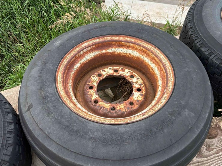 3---8-bolt-rims-&-tires-image-6