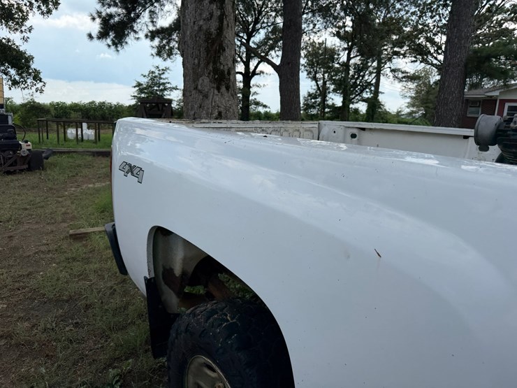 2010-chevrolet-silverado-2500-image-35