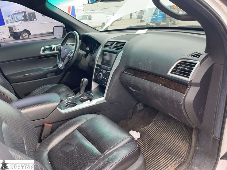 2013-ford-explorer-image-25