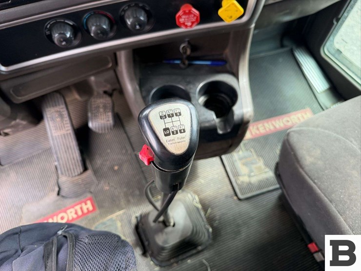 2007-kenworth-w900-image-27