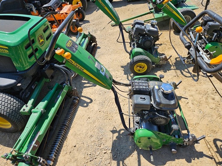 john-deere-220-image-6