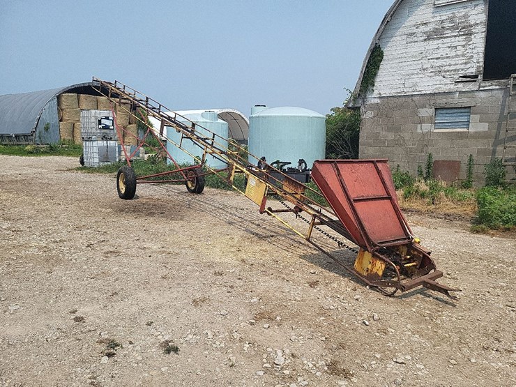new-holland-bale-conveyor-w/transport-tires-and-electric-motor-image-1