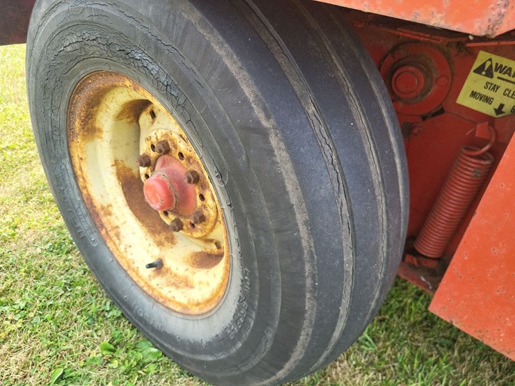 gehl-1600-round-baler-image-24