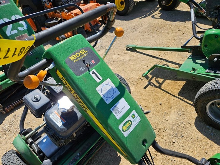 john-deere-180-image-14
