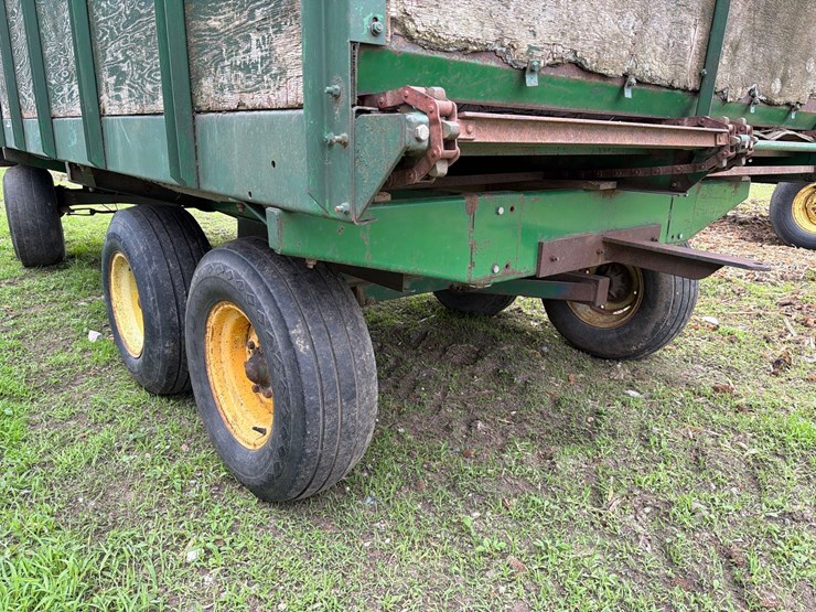 badger-18ft-front-unload-silage-wagon-image-6