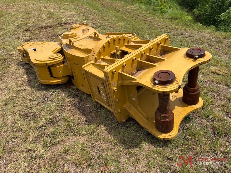 caterpillar-320-image-4