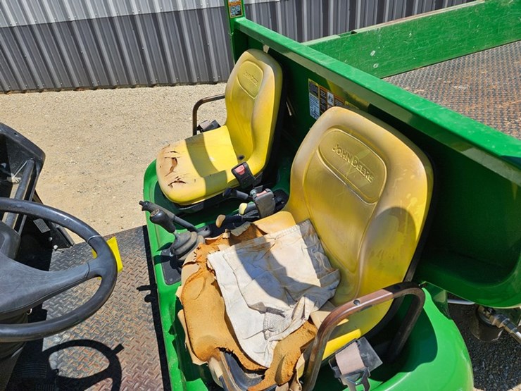 2016-john-deere-gator-image-24