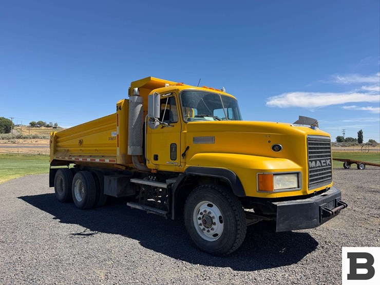 1999-mack-cl713-image-8