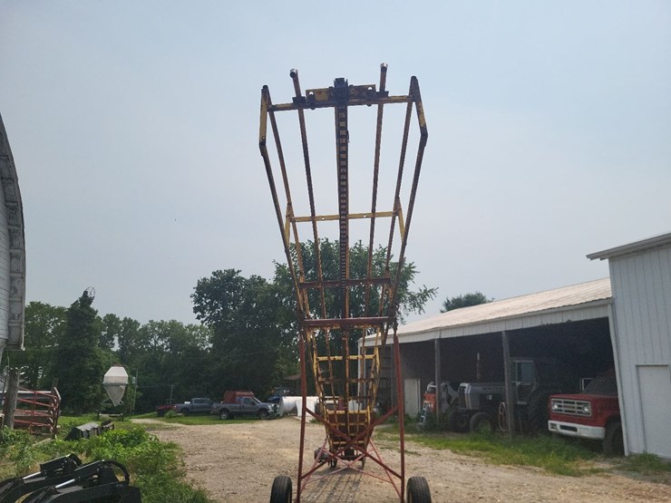 new-holland-bale-conveyor-w/transport-tires-and-electric-motor-image-20