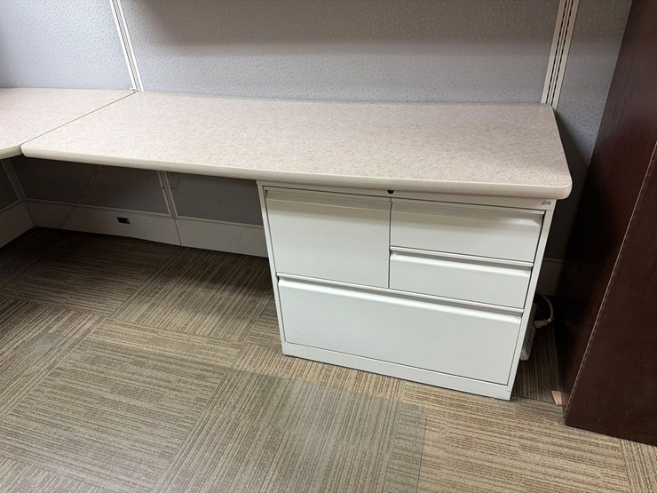8’-x-8’-sectional-desk-image-4