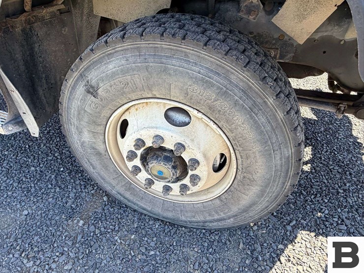 2001-mack-cl713-image-38