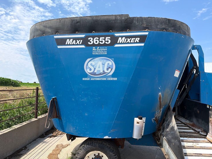 sac-3655-maxi-mixer-feeder-wagon-image-15