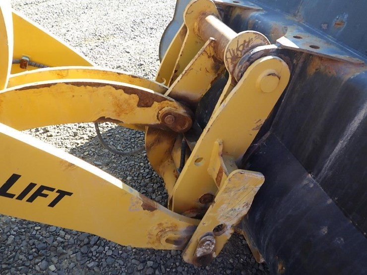 2017-caterpillar-910m-image-19