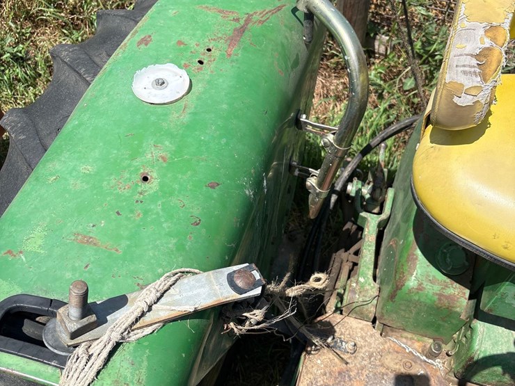 john-deere-3020-image-33