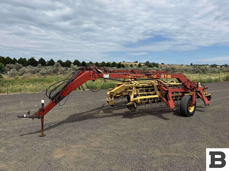 new-holland-216-image-1