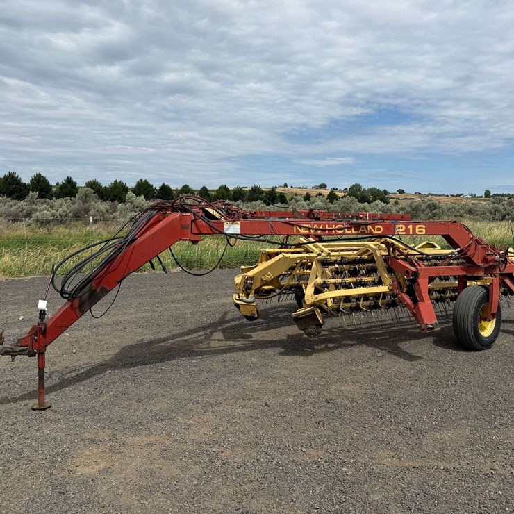 NEW HOLLAND 216
