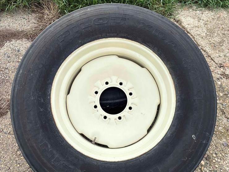 2---295/75r22.5-truck-rims-&-tires-image-3