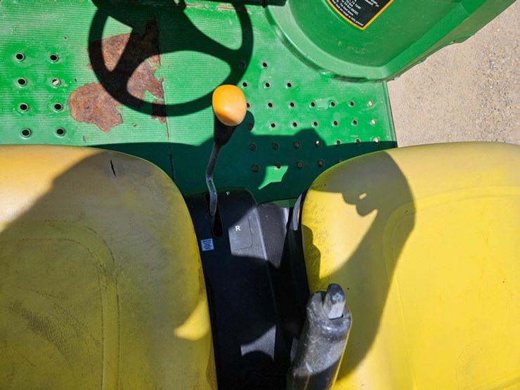 2016-john-deere-gator-image-21