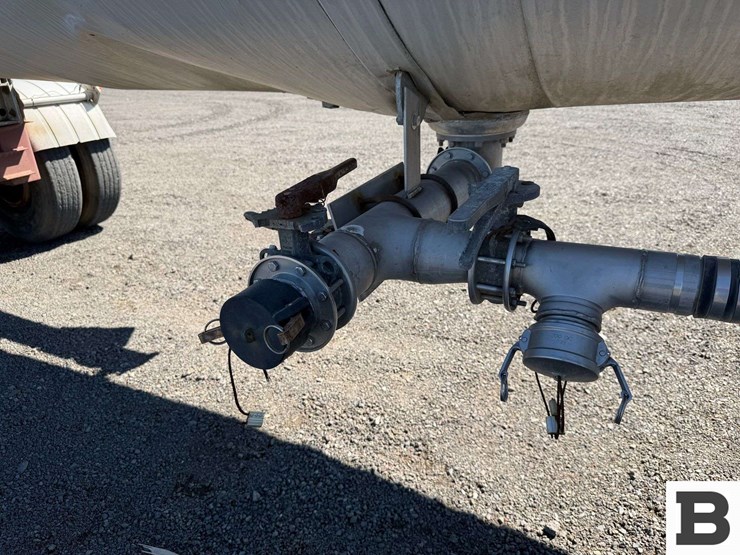 1994-west-mark-8000-gallon-tanker-trailer-image-37