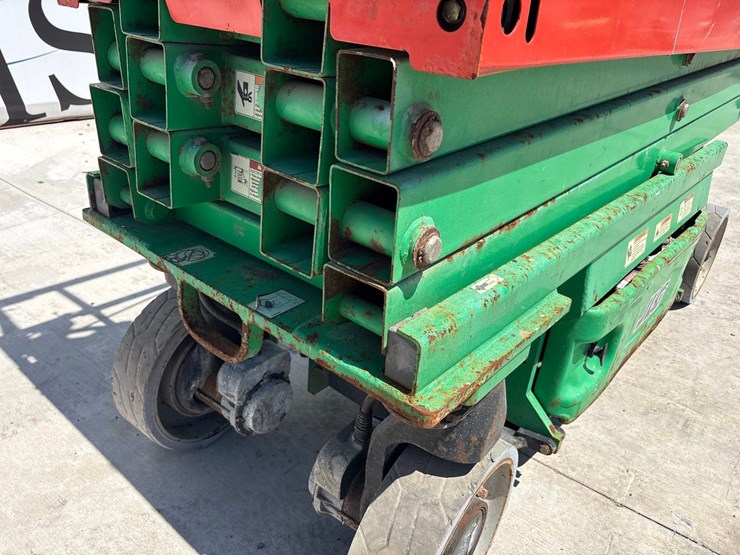 2016-jlg-2032es-image-12