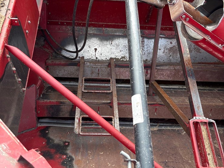 2006-international-2388-axle-flow-combine-image-64