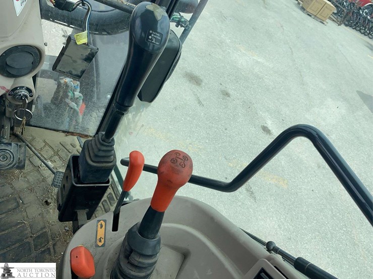 2011-kubota-m6040-image-15