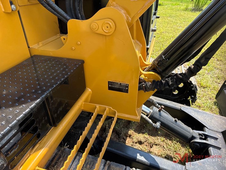 caterpillar-305.5e2-image-12